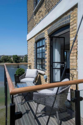 Palace Wharf Apartments
